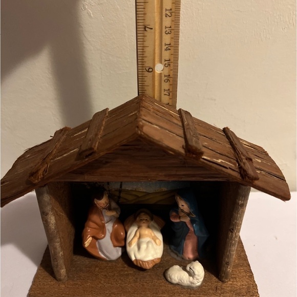 Vintage Manger Nativity Wooden Baby Jesus Mary Joseph Lamb Christmas 5 1/2’ - Picture 3 of 7